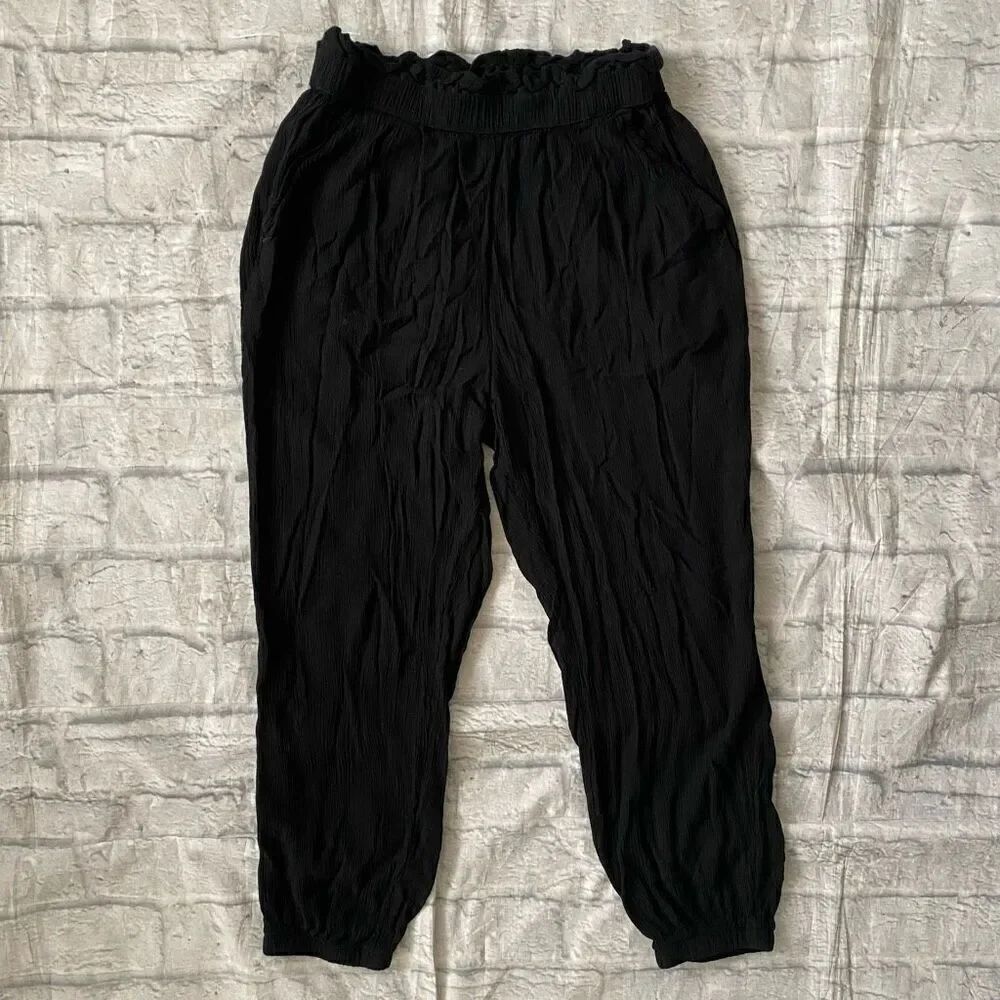 American Eagle women S short pull on crepe ribbed crop jogger pants black